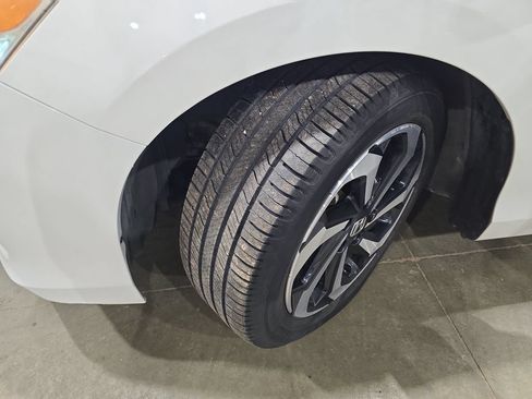 Used 2017 Honda Accord EX-L image 32