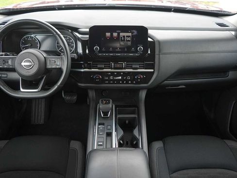 Used 2025 Nissan Pathfinder SV FWD image 10
