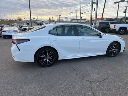 Used 2024 Toyota Camry SE image 15