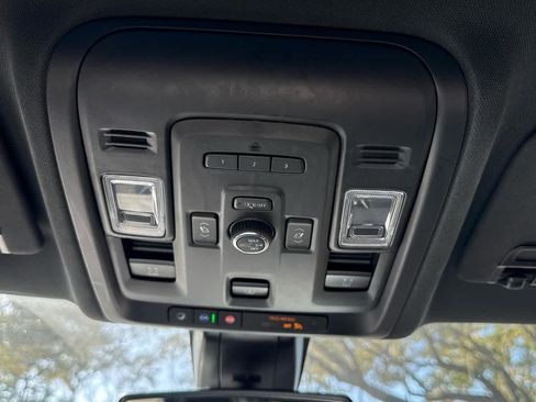 Used 2021 Chevrolet Tahoe LT w/ LT Signature Package image 27