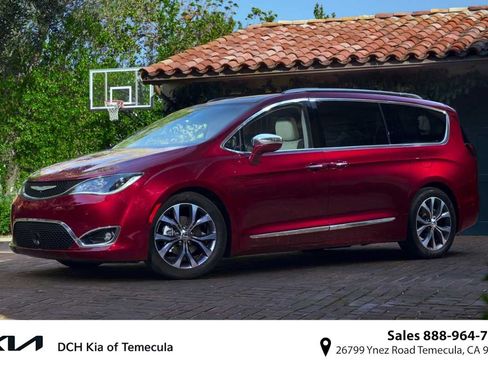Used 2019 Chrysler Pacifica Touring Plus w/ S Appearance Package FWD image 1