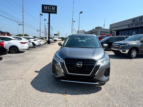 Used 2023 Nissan Kicks SV FWD image 6