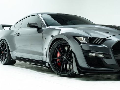 Used 2021 Ford Mustang Shelby GT500 w/ Technology Package image 3