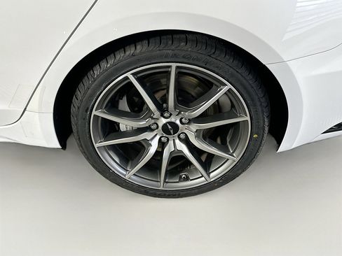 Used 2025 Genesis G70 2.5T image 11