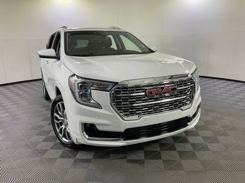 Used 2023 GMC Terrain Denali w/ LPO, Floor Liner Package AWD/4WD image 10