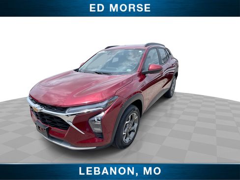 Certified 2025 Chevrolet Trax LT w/ LT Convenience Package FWD image 4