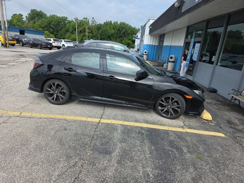Used 2018 Honda Civic Sport Touring image 5