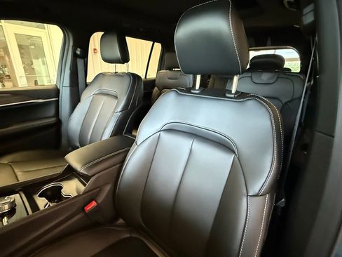 New 2026 Jeep Grand Cherokee L Limited w/ Limited Altitude Package AWD/4WD image 19