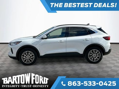 Used 2025 Ford Escape SE image 8