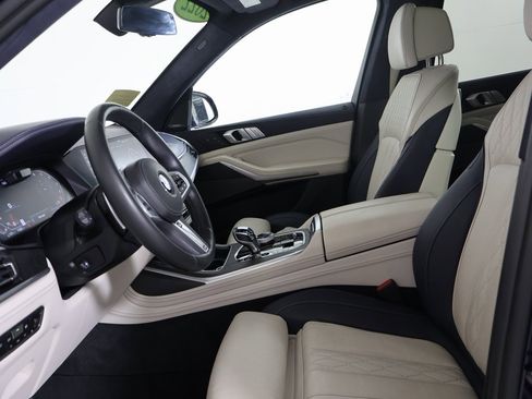 Used 2022 BMW X7 M50i image 24