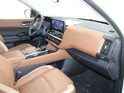 Used 2026 Nissan Pathfinder Platinum AWD/4WD image 22