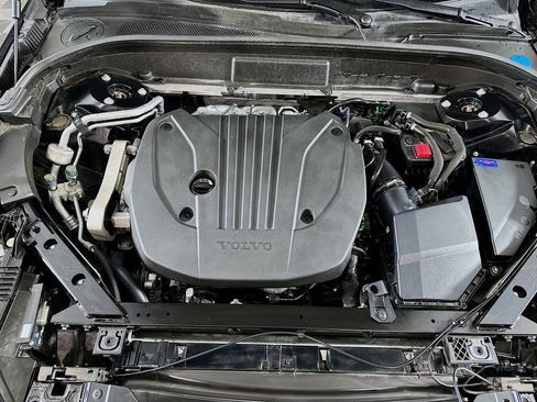 Used 2025 Volvo XC60 B5 Plus image 32