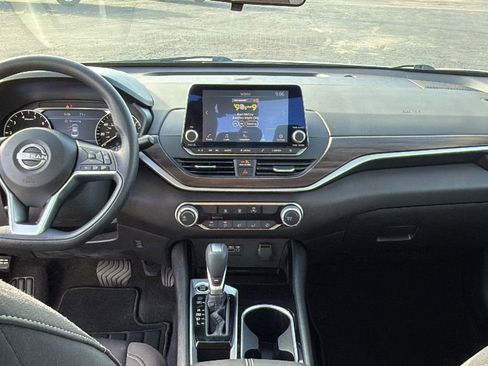Used 2024 Nissan Altima 2.5 SV image 25
