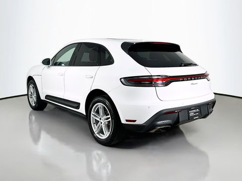 Certified 2022 Porsche Macan AWD/4WD image 3