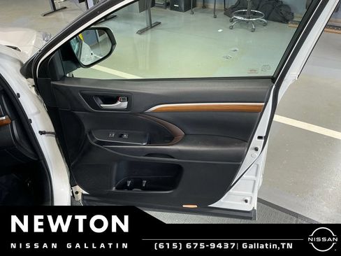 Used 2017 Toyota Highlander Limited FWD image 45
