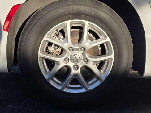 Used 2022 Chrysler Voyager LX image 40