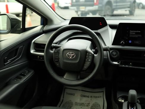 Used 2024 Toyota Prius LE FWD image 30