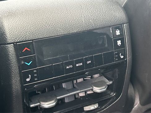 Used 2023 Jeep Grand Cherokee L Limited w/ Black Appearance Package image 41