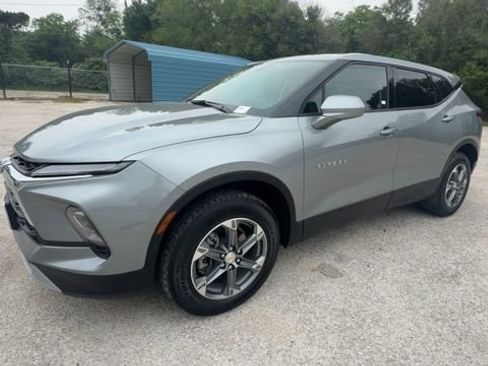 Used 2025 Chevrolet Blazer LT FWD image 4