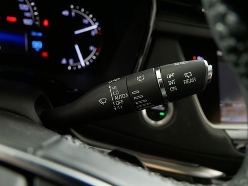 Used 2017 Cadillac XT5 Premium Luxury w/ LPO, Wheel Lock Package image 32