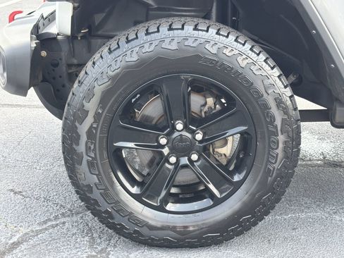Used 2023 Jeep Wrangler Unlimited Rubicon AWD/4WD image 31