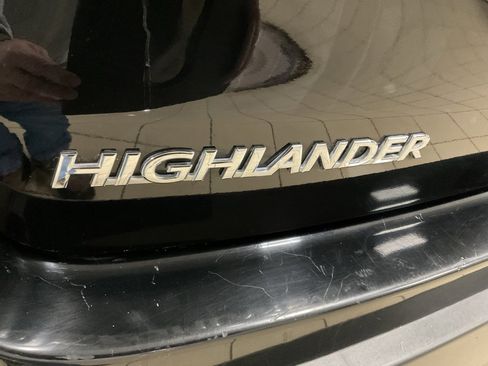 Used 2016 Toyota Highlander XLE image 25