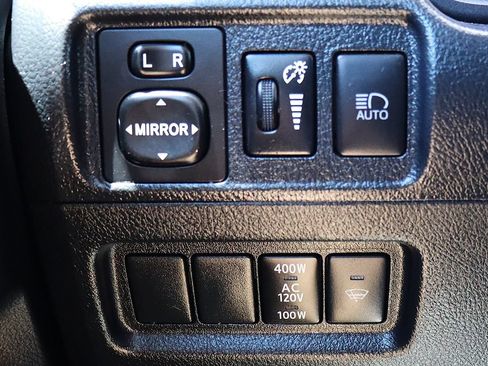 Used 2022 Toyota 4Runner SR5 AWD/4WD image 41
