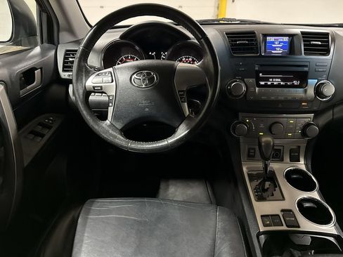 Used 2011 Toyota Highlander SE w/ Tow Pkg AWD/4WD image 11