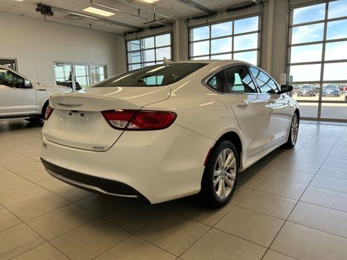 Used 2015 Chrysler 200 Limited w/ Convenience Group FWD image 5