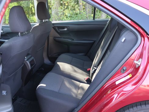 Used 2015 Toyota Camry LE FWD image 15