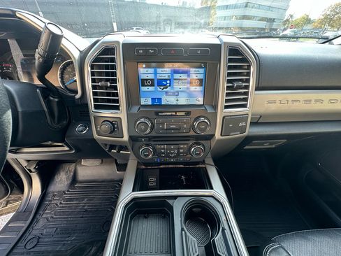 Used 2017 Ford F250 Lariat w/ Lariat Ultimate Package image 17