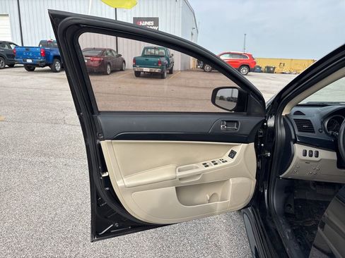 Used 2017 Mitsubishi Lancer ES FWD image 26