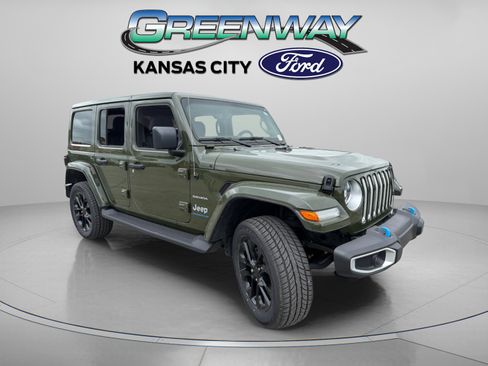 Used 2023 Jeep Wrangler Unlimited Sahara w/ Cold Weather Group AWD/4WD image 1