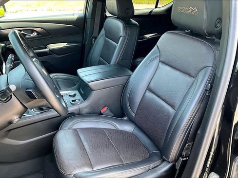 Used 2023 Chevrolet Traverse High Country FWD image 24
