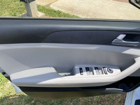 Used 2017 Hyundai Sonata SE image 19