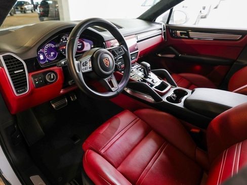 Certified 2023 Porsche Cayenne Turbo image 4