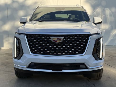 New 2026 Cadillac Escalade Luxury image 3