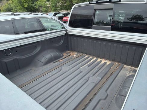 Used 2017 Nissan Titan SV RWD image 7