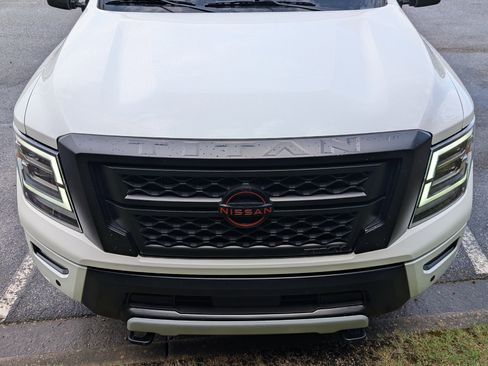 Used 2024 Nissan Titan PRO-4X AWD/4WD image 12