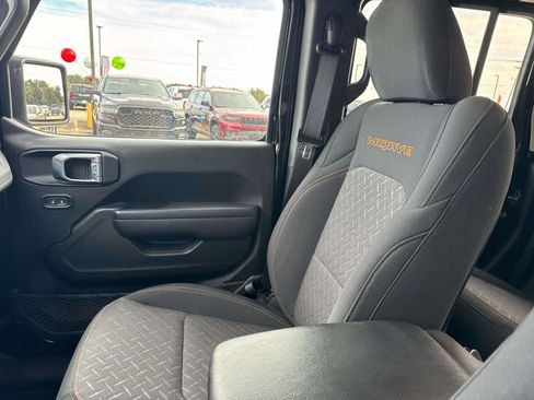 Used 2024 Jeep Gladiator Mojave w/ Technology Group image 15