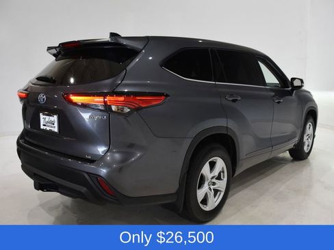 Used 2022 Toyota Highlander LE image 4