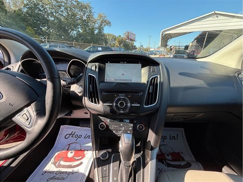 Used 2017 Ford Focus Titanium image 11