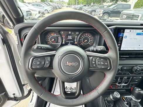 Used 2024 Jeep Wrangler Unlimited Rubicon AWD/4WD image 14