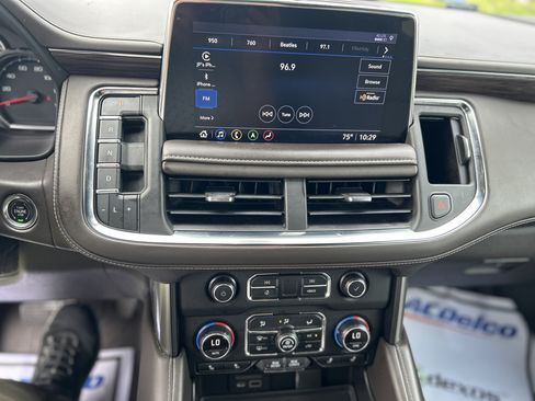 Used 2021 Chevrolet Tahoe Z71 w/ Luxury Package AWD/4WD image 28