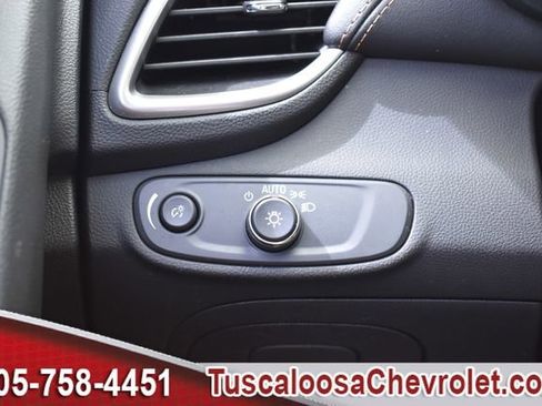 Used 2022 Chevrolet Trax LT w/ LT Convenience Package AWD/4WD image 35