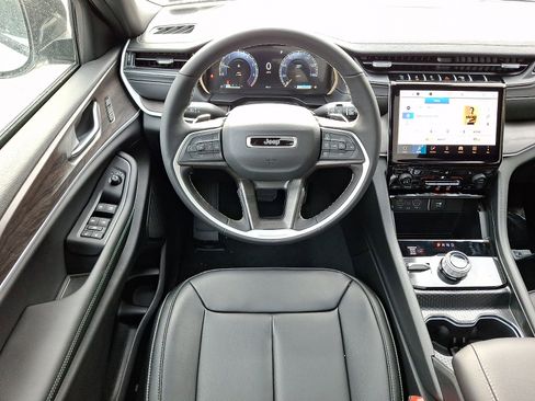 New 2025 Jeep Grand Cherokee Limited image 7