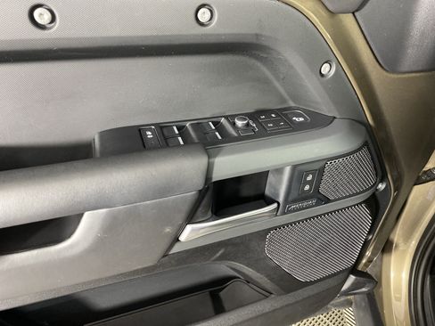 Used 2022 Land Rover Defender 110 X AWD/4WD image 16