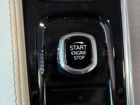 Used 2022 Volvo XC90 T5 Momentum w/ Protection Package image 26