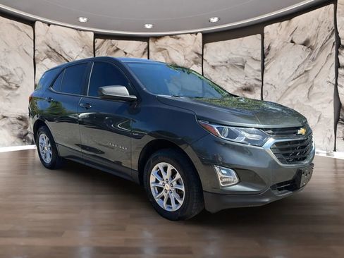 Used 2020 Chevrolet Equinox LS w/ LS Convenience Package image 3