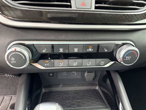 Used 2024 Nissan Altima 2.5 SR w/ SR Premium Package FWD image 27